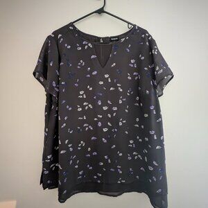 Torrid Size 1 Blouse – Black Floral Print Split Neck Layered Hem